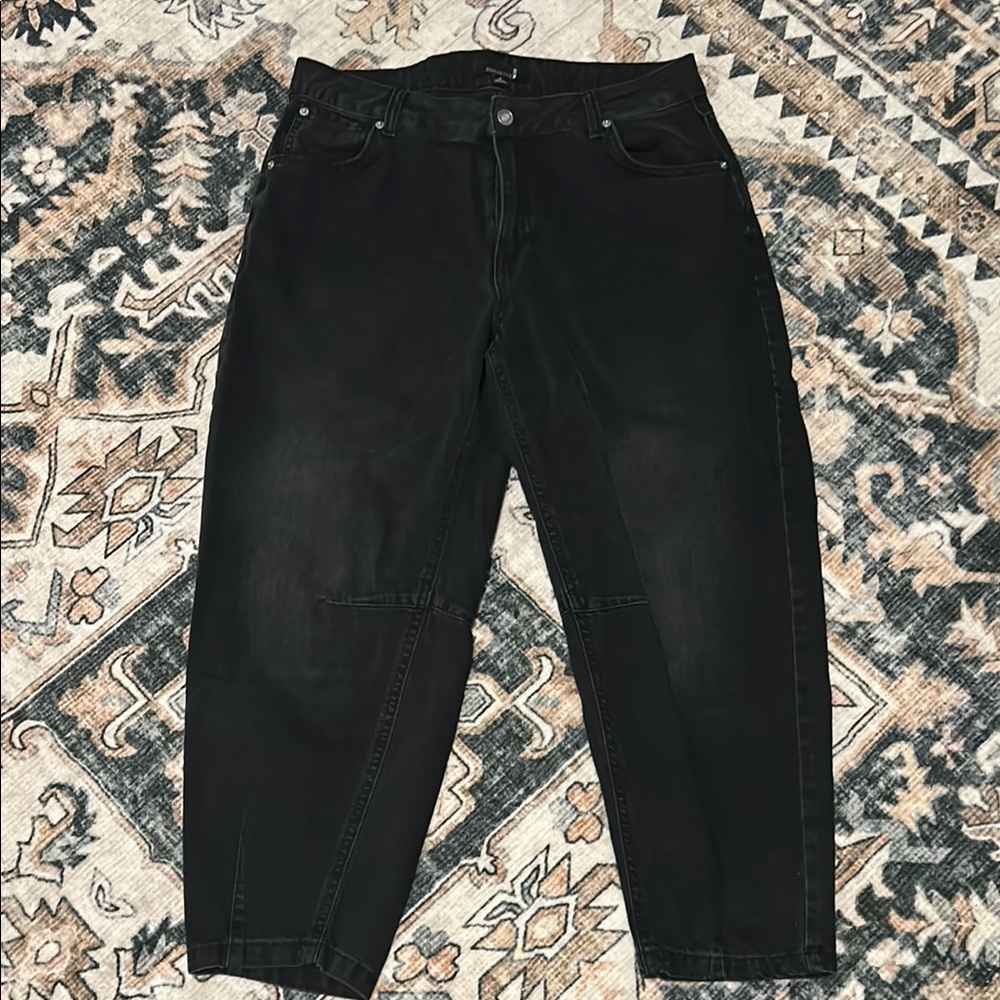 Relaxed Black Denim Jeans